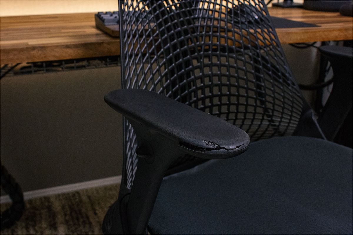 交換前の肘掛け