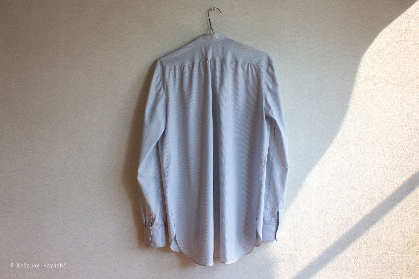 シャツの背面写真