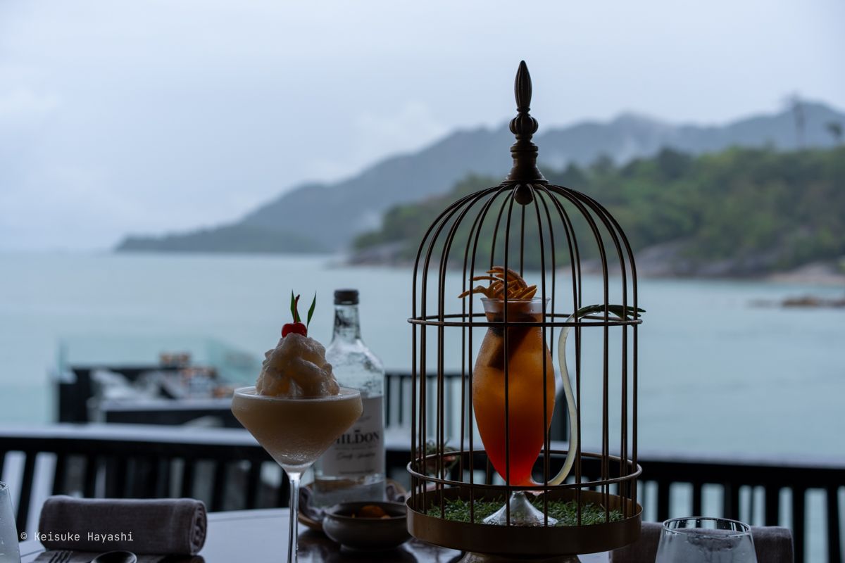 鳥籠の形をした物珍しいカクテル