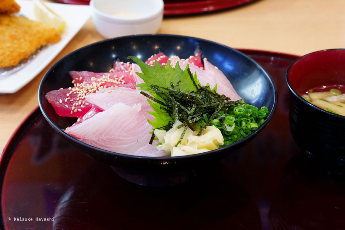 まぐろ白身丼