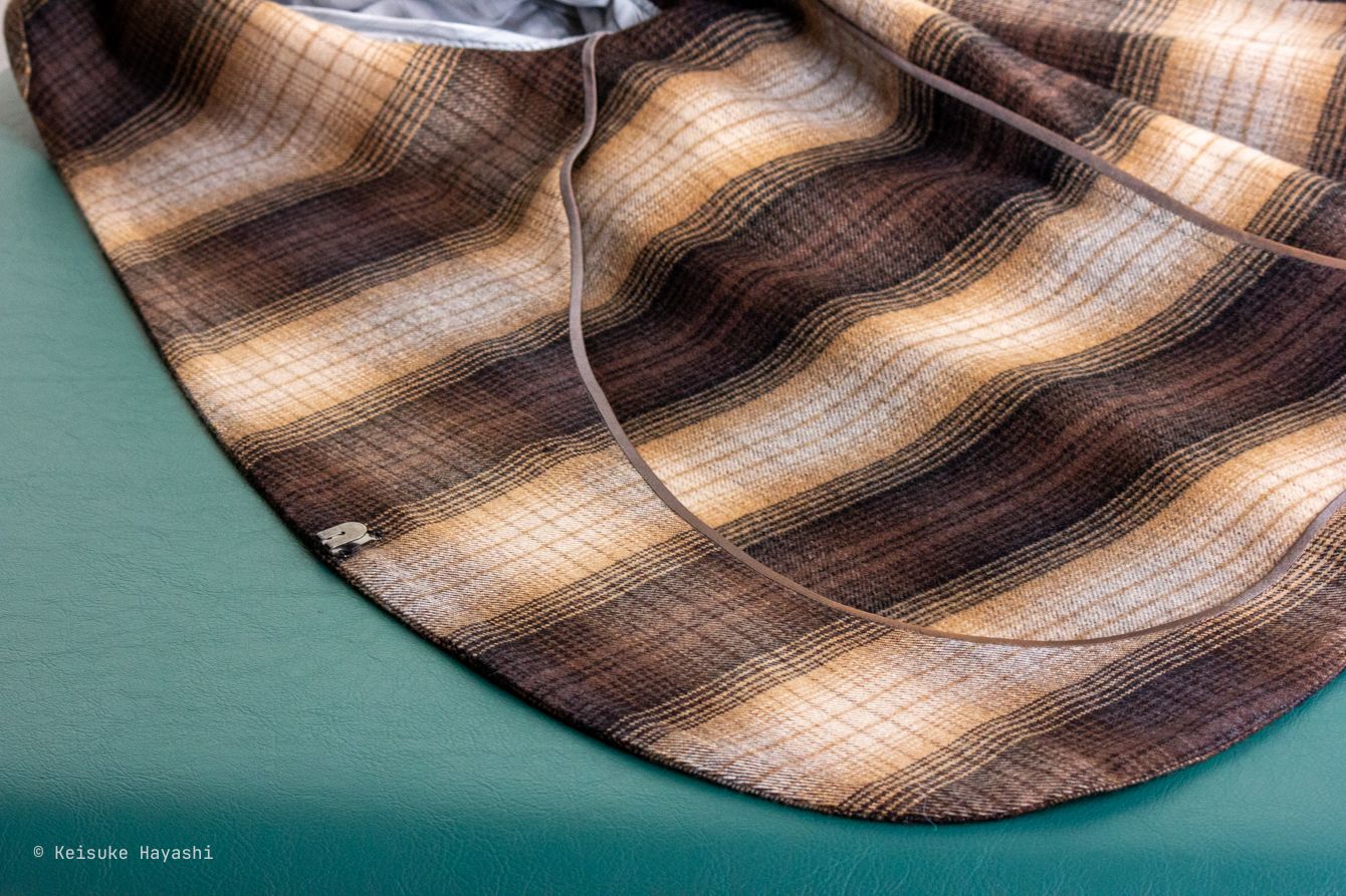 大見返し仕立てによる裏地なしジャケットの内部構造