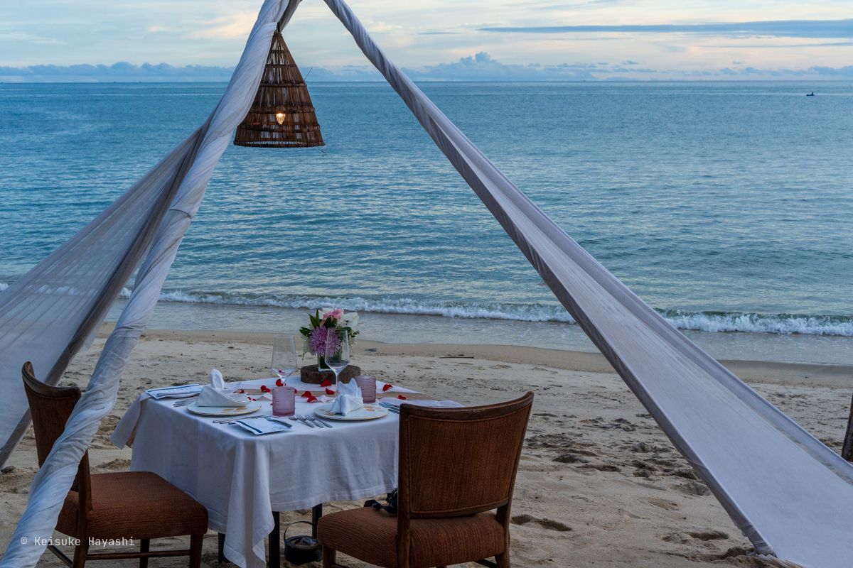 ビーチの上のテーブル