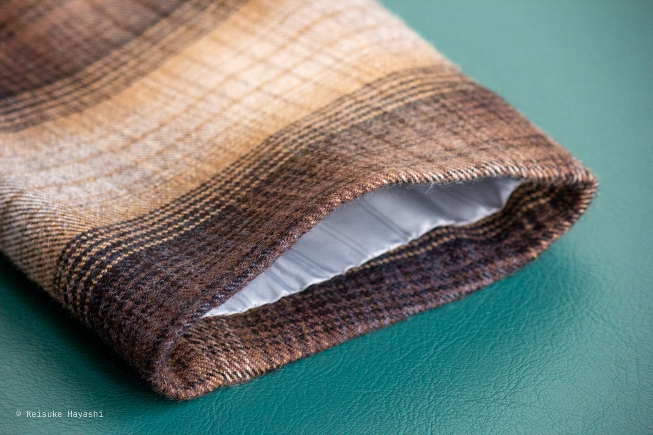 手でゆとりを入れながらまつった袖口の裏地