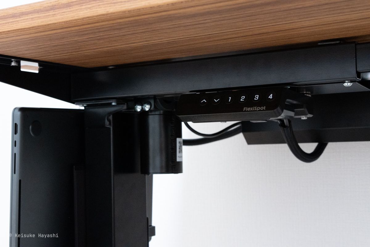 脚にくっついたコントローラ