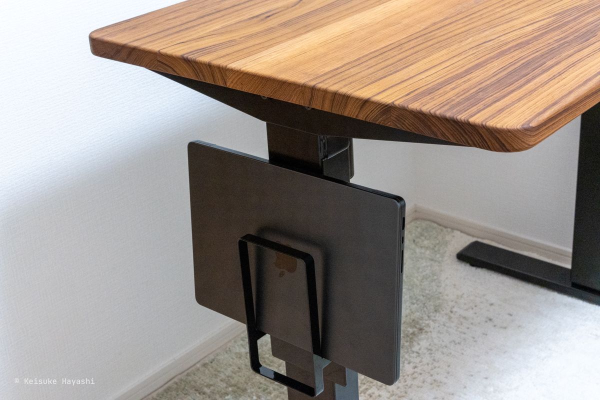 デスク横のノート PC